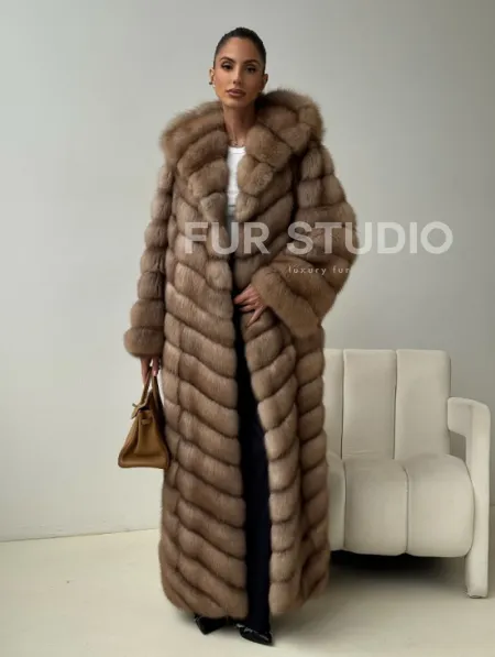 Длинная шуба из меха куницы с капюшоном - фото 7