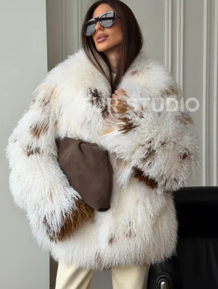 Шуба из ламы бело-коричневая - фото 5