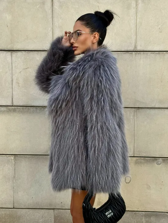Шуба из меха енота на вязанной основе - фото 11