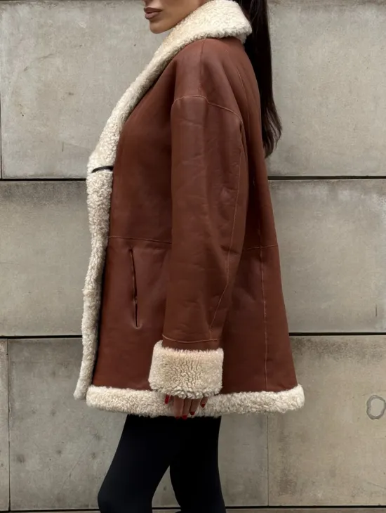 Двусторонняя женская дубленка из натуральной кожи с воротником шаль, на пуговицах - фото 8