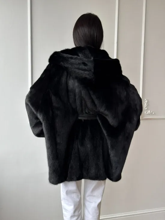 Летучая мышь шуба из черной норки с меховым капюшоном - оверсайз - фото 4