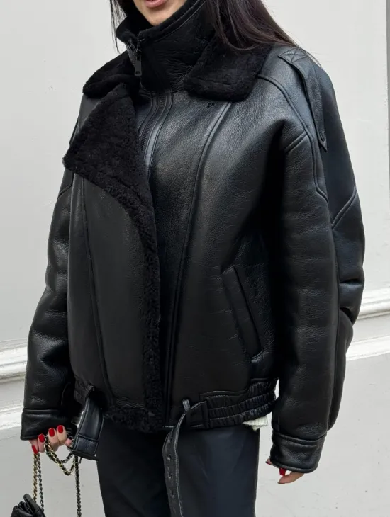 Укороченная женская дубленка - бомбер с двойным воротником - фото 7