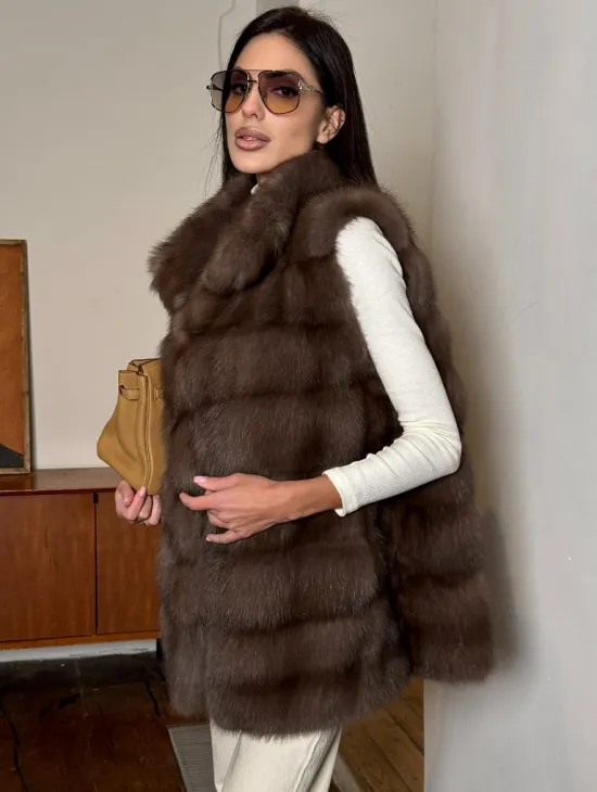 Жилет из меха куницы в цвете Truffle стойка воротник - фото 3