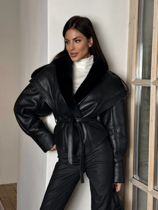 Черная куртка - дубленка из натуральной овчины на запах с поясом - фото 11