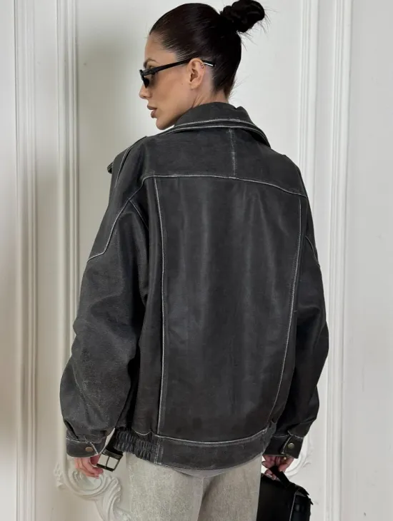 Кожаный женский бомбер Vintage grey с двойным воротником и затертыми швами - фото 4
