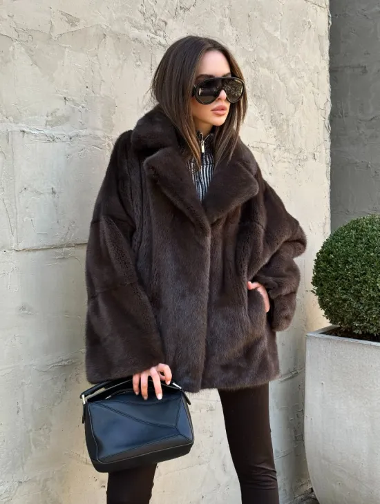 Норковый полушубок оверсайз с английским воротником, цвет 