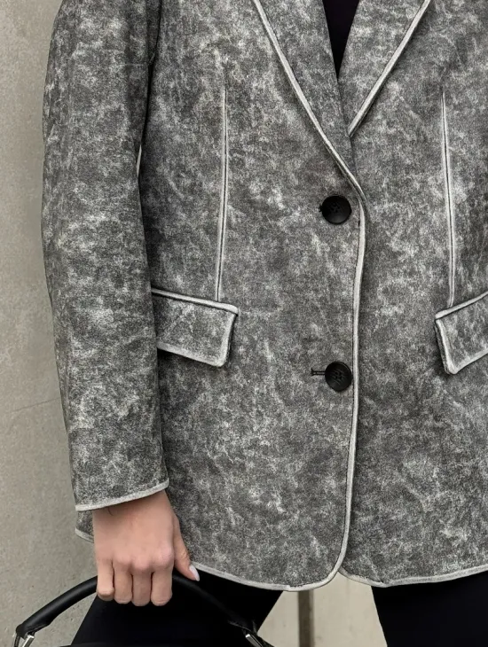 Женский кожаный пиджак Retro style весна 2026 - Vintage Marble - фото 2