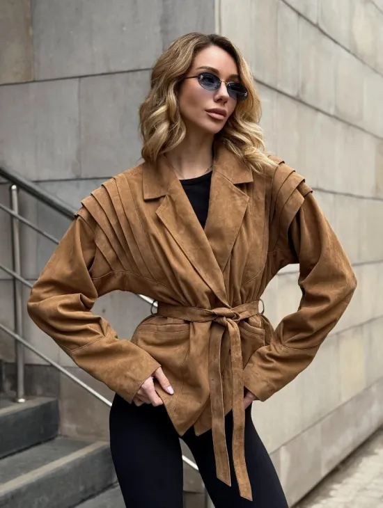 Женская куртка из замшевой кожи с поясом - American style - фото 9