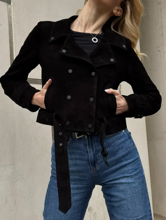 Черная короткая курточка из натуральной замши - фото 5