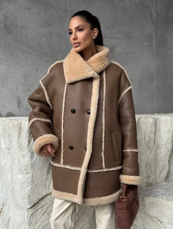 Коричневая женская дубленка - фото 8