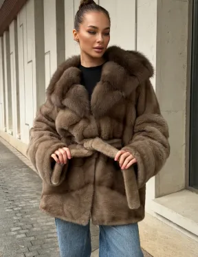 Полушубок норковый с капюшоном из меха куницы - фото 4