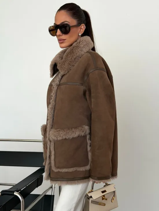 Коричневая замшевая дубленка на мехе тиградо - фото 5