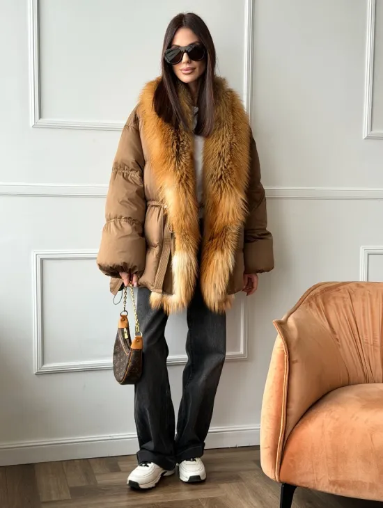Женский пуховик оверсайз с мехом лисы - фото 8