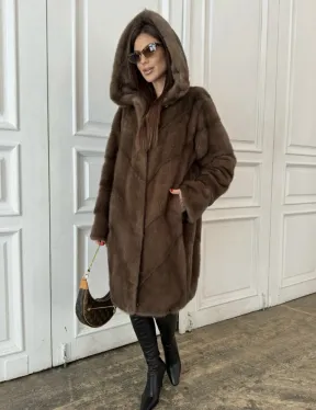 Шуба из меха норки с капюшоном в цвете орех - фото 0
